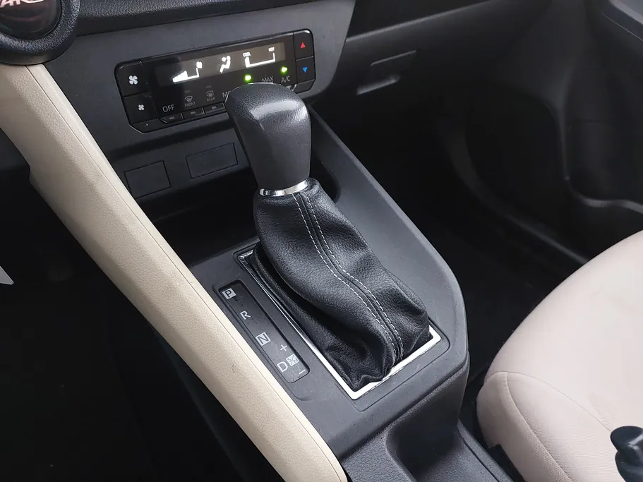 2023 Toyota Yaris  Y 