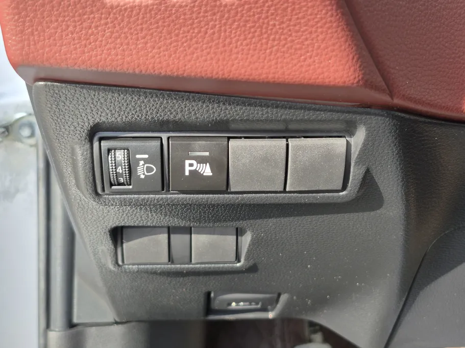 2024 Toyota Corolla Cross LE HEV 