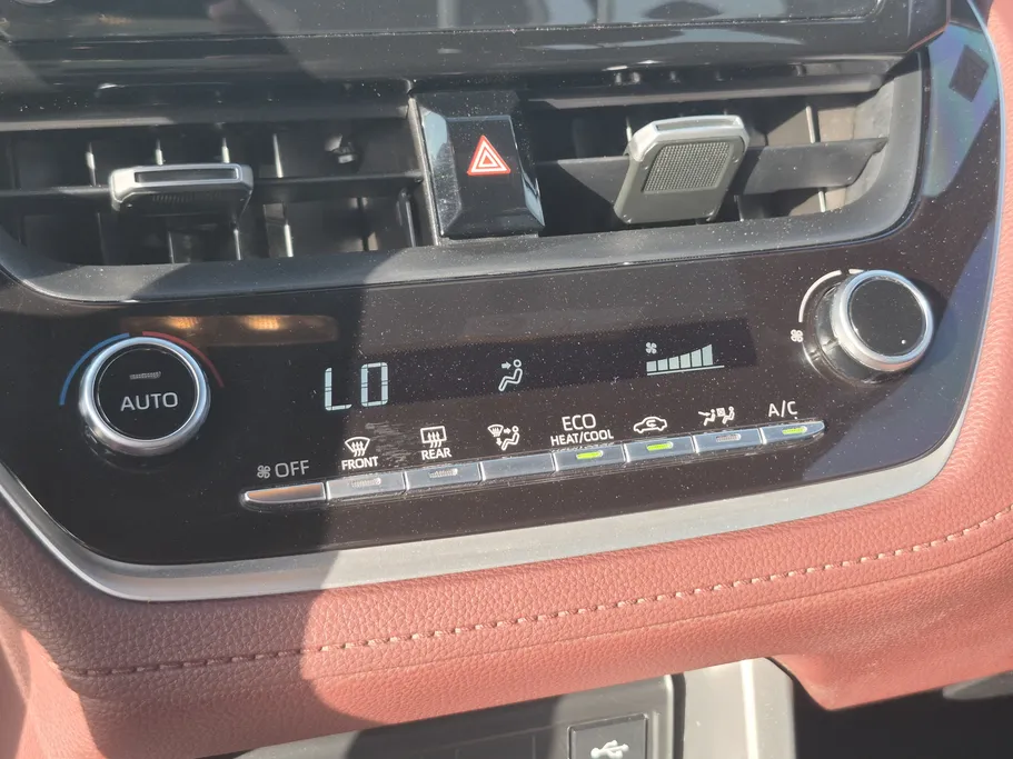 2024 Toyota Corolla Cross LE HEV 