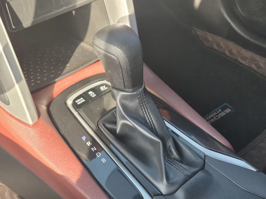 2024 Toyota Corolla Cross LE HEV 