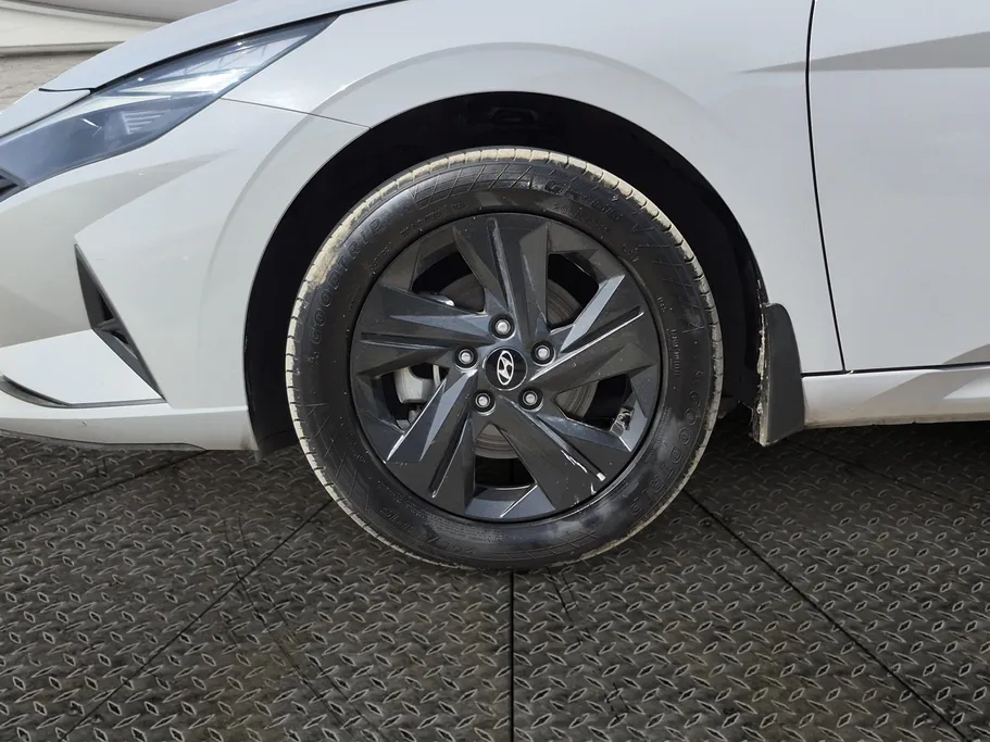 2023 Hyundai Elantra Smart 