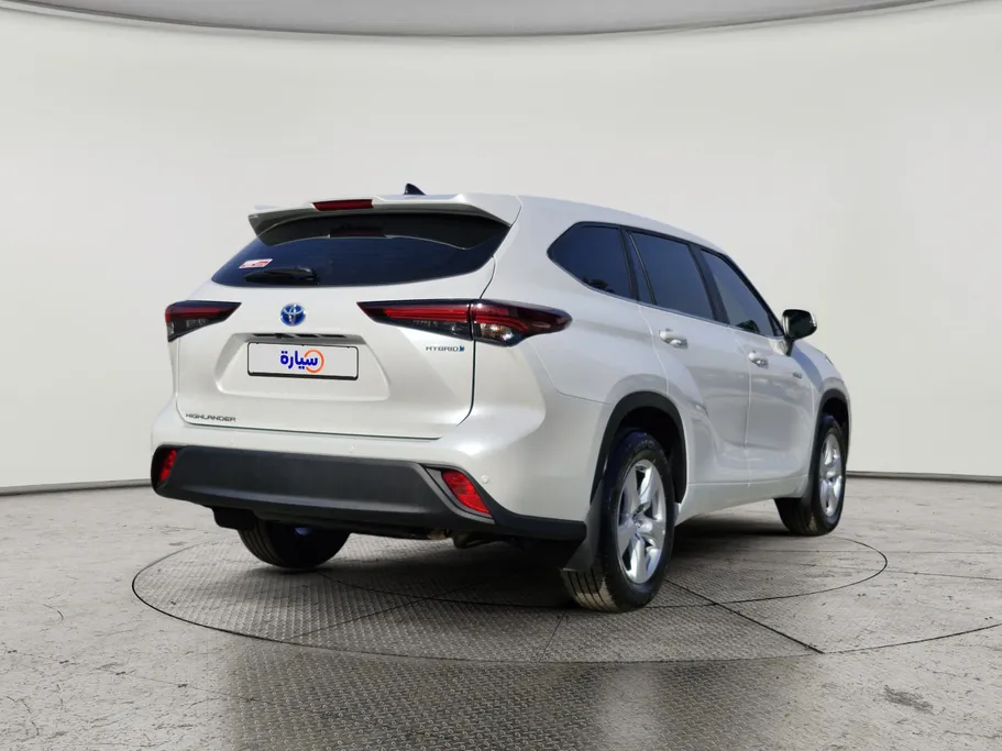 2024 Toyota Highlander LE 