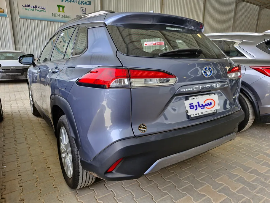 2023 Toyota Corolla Cross XLE HEV 
