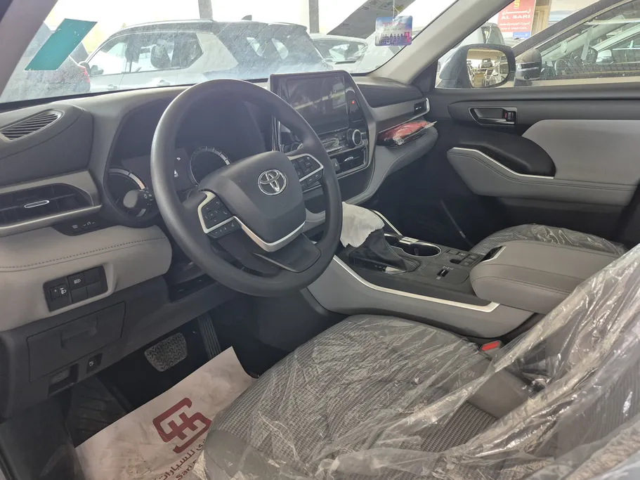 2024 Toyota Highlander LE 