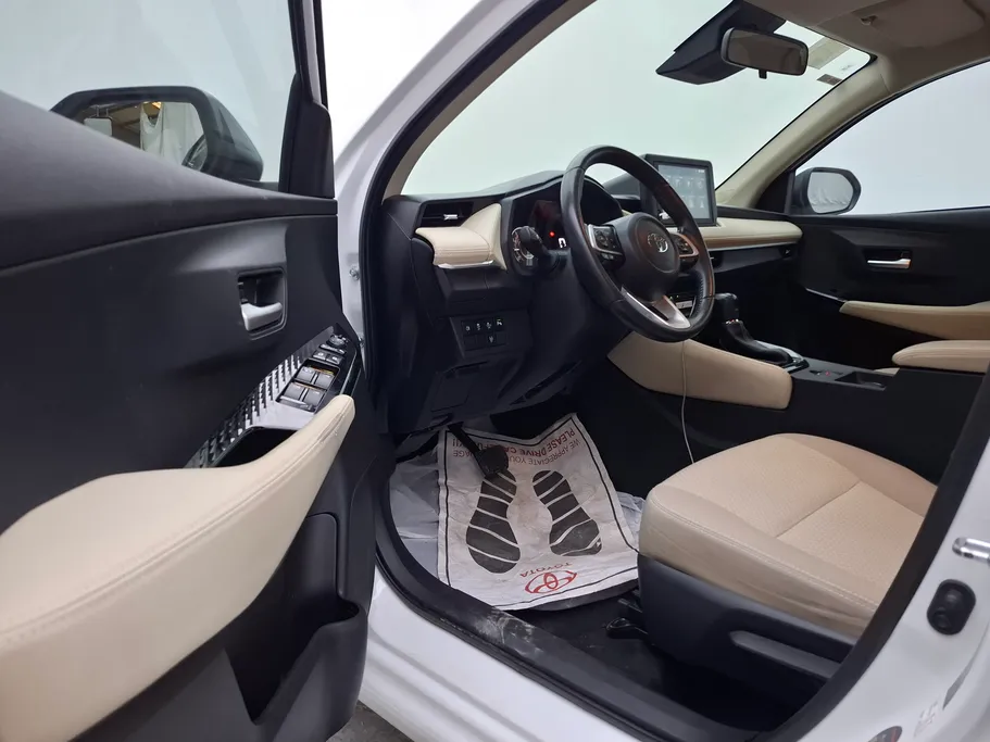 2023 Toyota Yaris  YX 