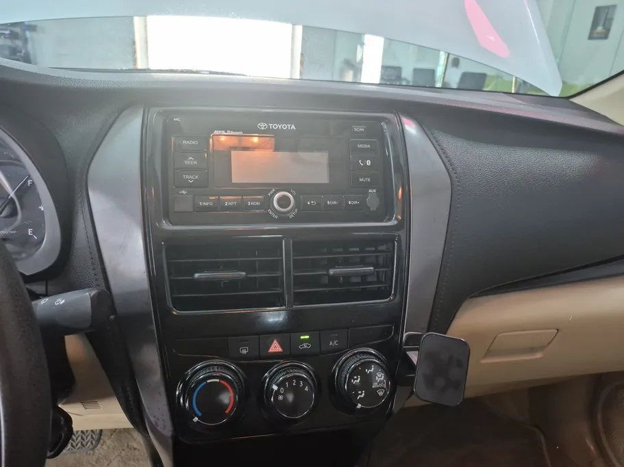 2022 Toyota Yaris  Y 