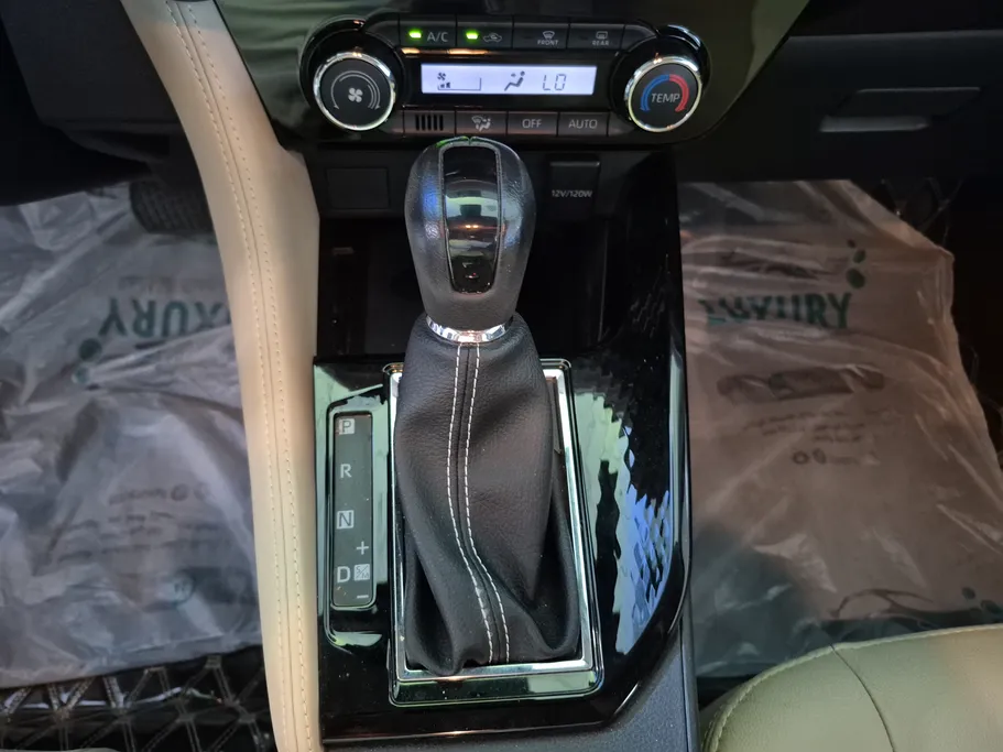 2022 Toyota Yaris  Y 
