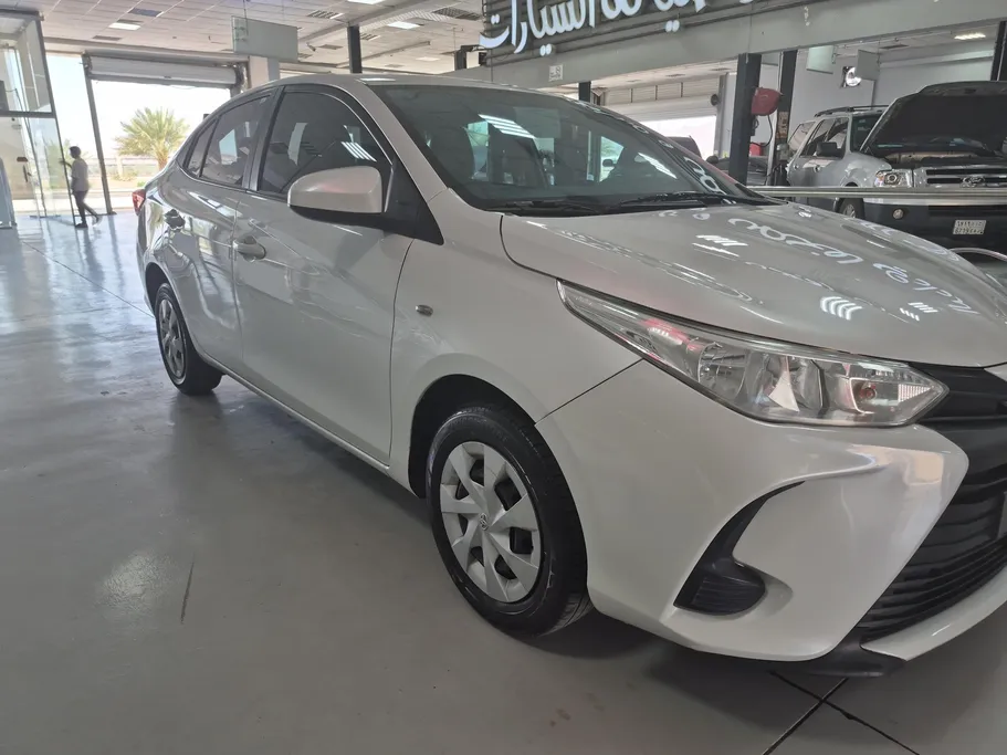 2022 Toyota Yaris  Y 