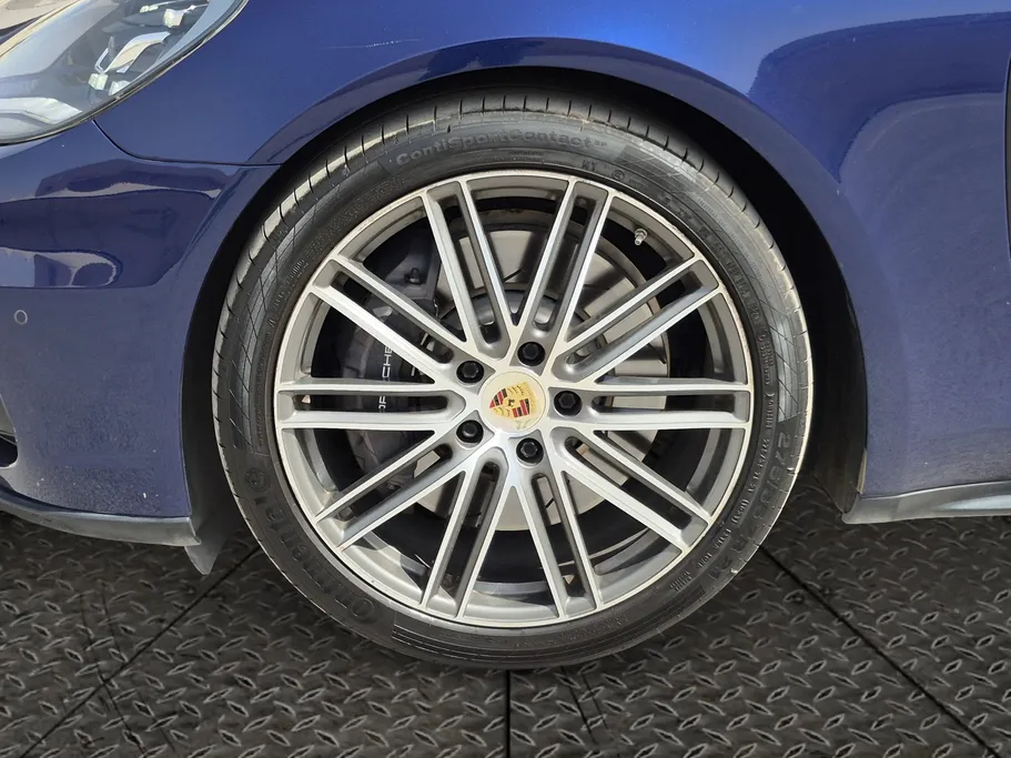 2020 Porsche Panamera  