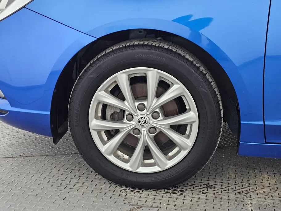 2021 MG 5 STD 