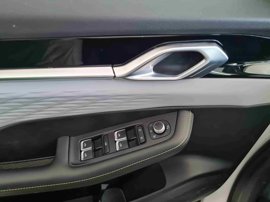 2025 Geely Coolray جي كي 