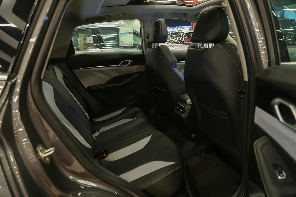 2025 Geely Coolray جي كي 