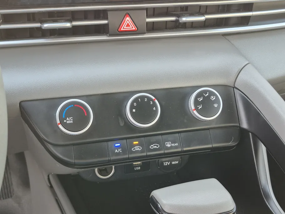 2023 Hyundai Elantra Smart 