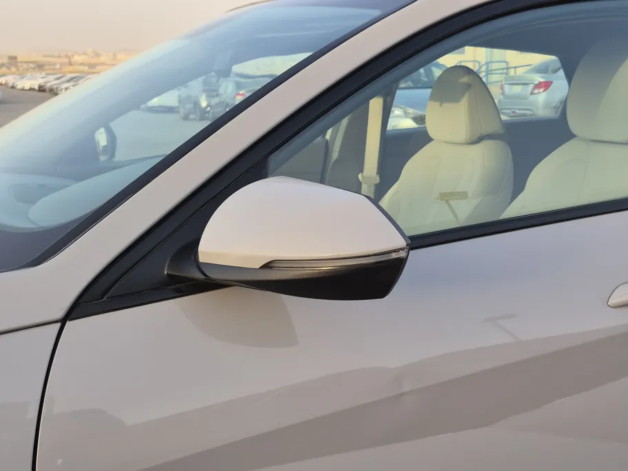 2023 Hyundai Elantra Smart 