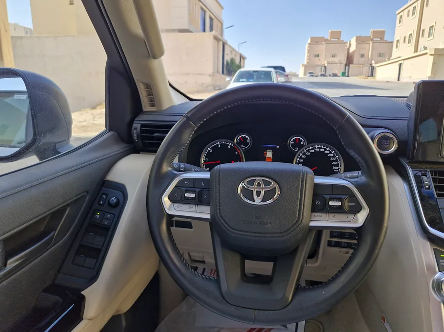 2024 Toyota Land Cruiser GXR 