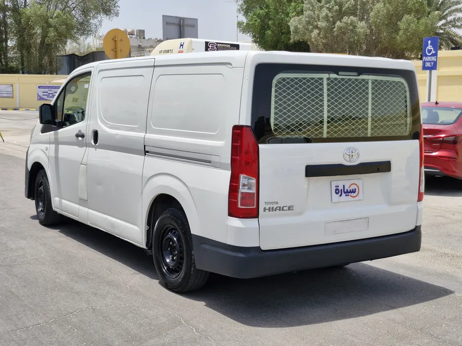 2023 Toyota Haice ثلاجة  