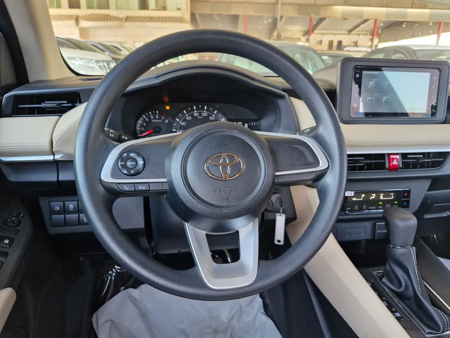 2024 Toyota Yaris  Y 
