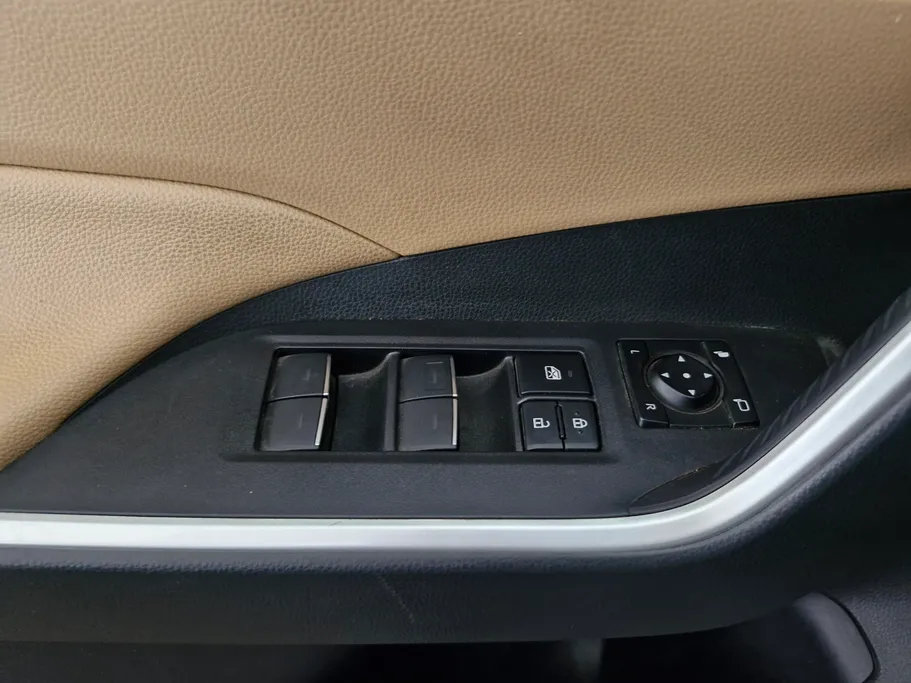 2024 Toyota RAV4 XLE HEV 