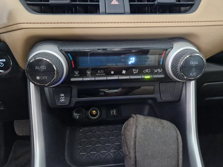 2024 Toyota RAV4 XLE HEV 