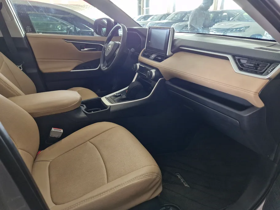 2024 Toyota RAV4 XLE HEV 