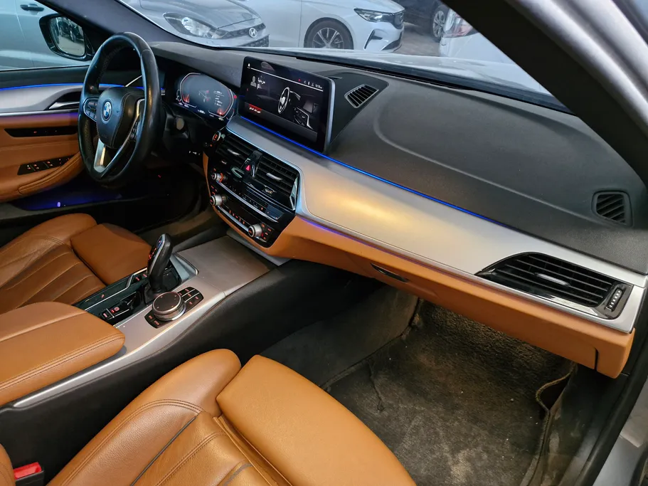 2023 BMW 5 Series 520i 