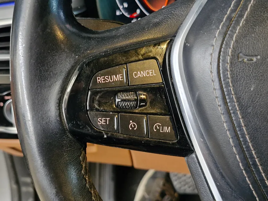 2023 BMW 5 Series 520i 