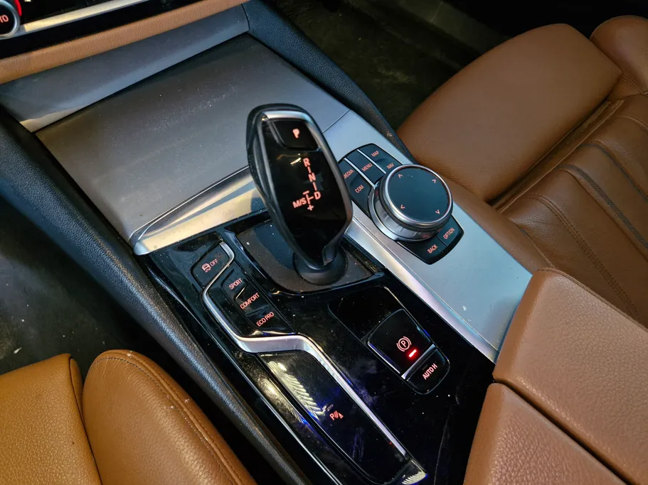 2023 BMW 5 Series 520i 