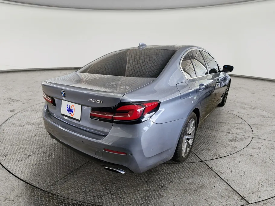 2023 BMW 5 Series 520i 
