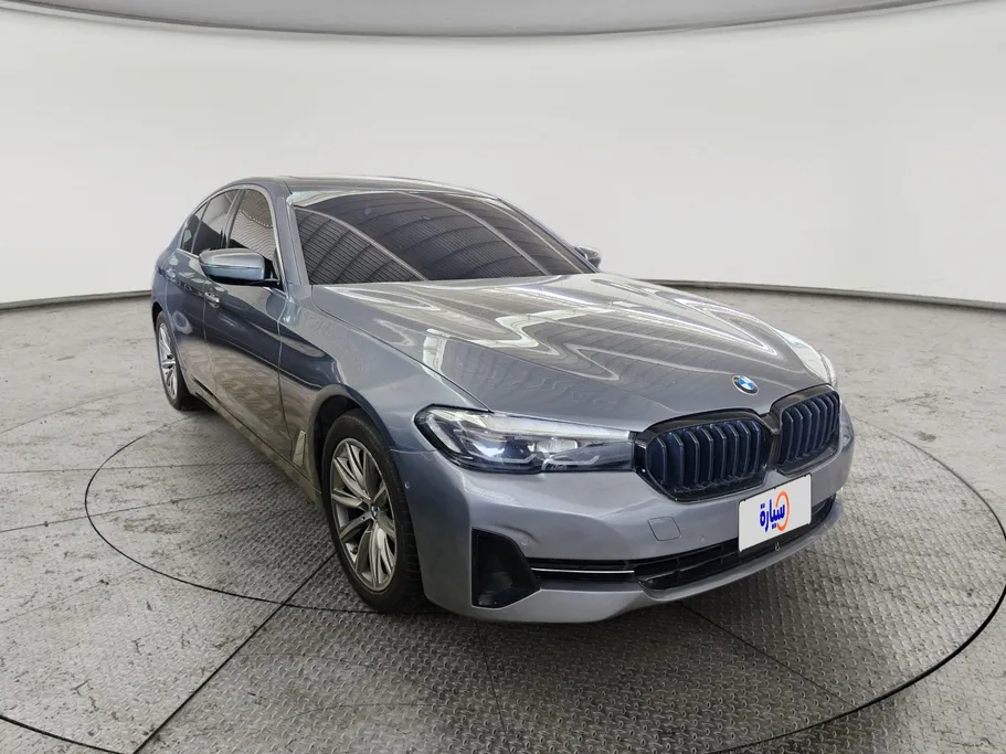 2023 BMW 5 Series 520i 