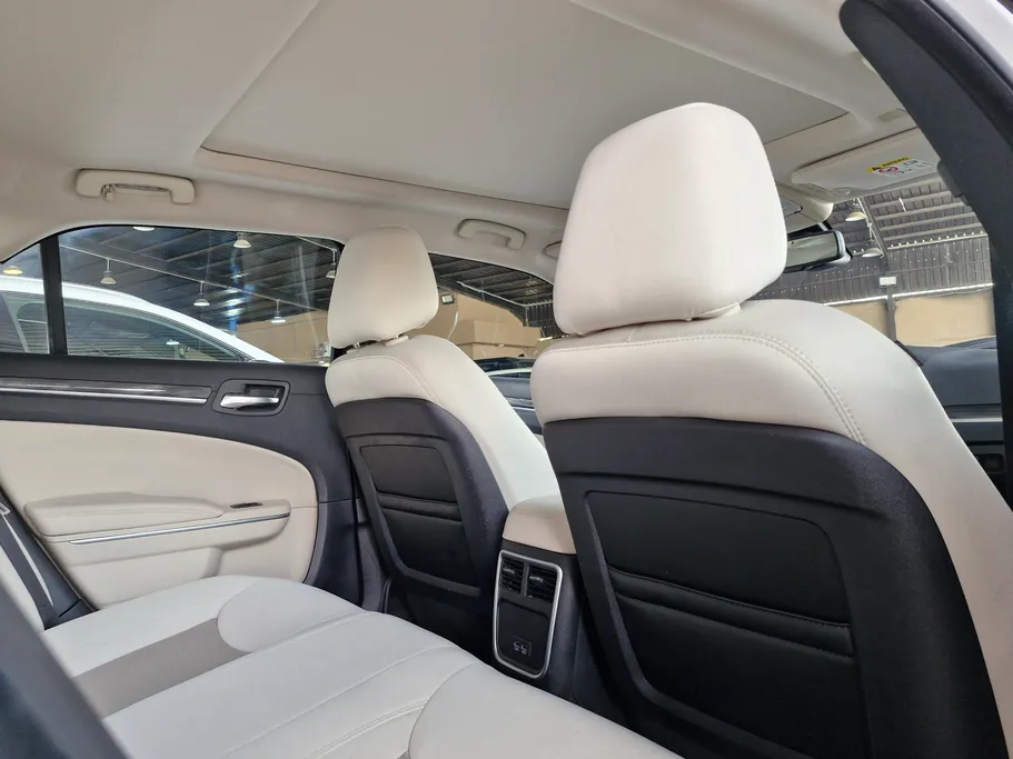 كرايسلر 300 LIMITED 2021 