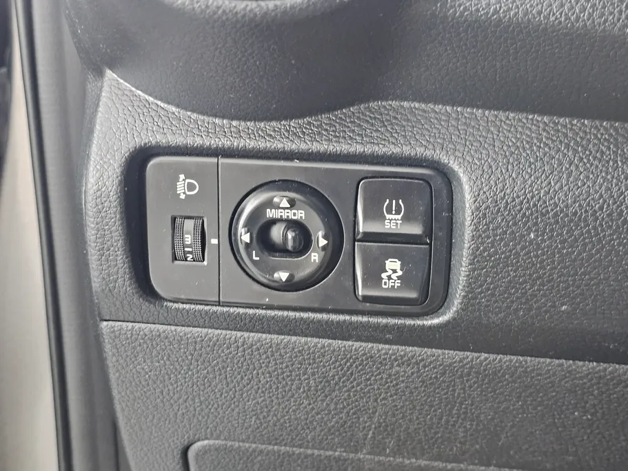 2023 Kia Pegas LX 