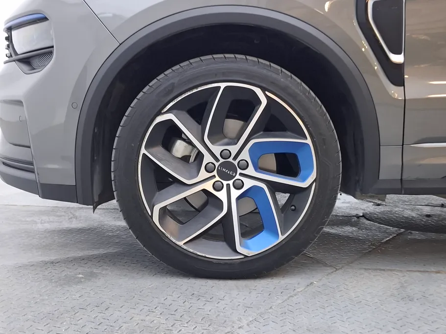 2023 Lynk and Co 01 Louder Pro 