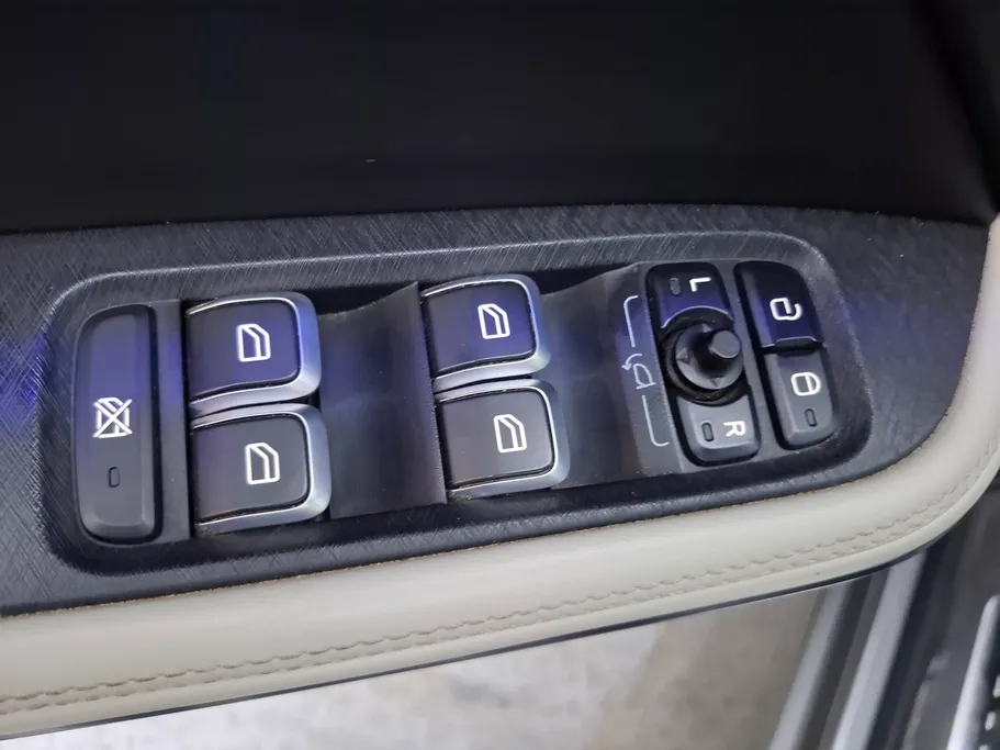 2023 Lynk and Co 01 Louder Pro 
