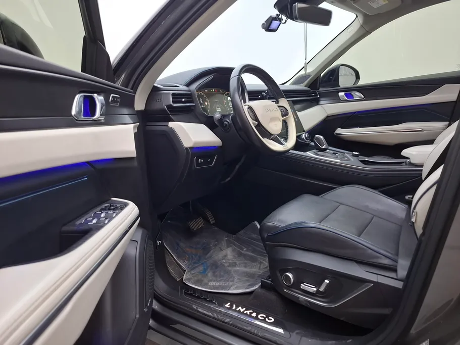 2023 Lynk and Co 01 Louder Pro 