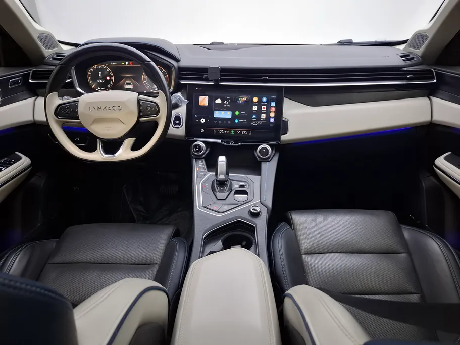2023 Lynk and Co 01 Louder Pro 