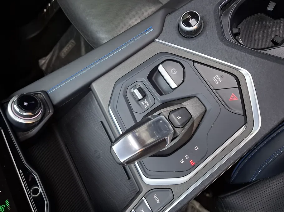 2023 Lynk and Co 01 Louder Pro 