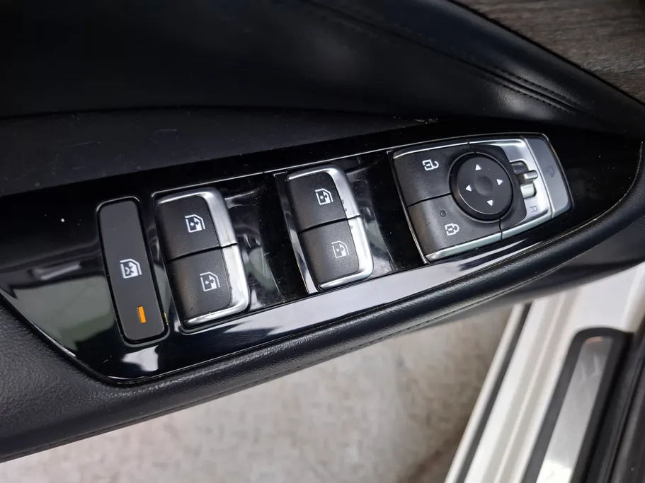 2022 Kia K8 EX 