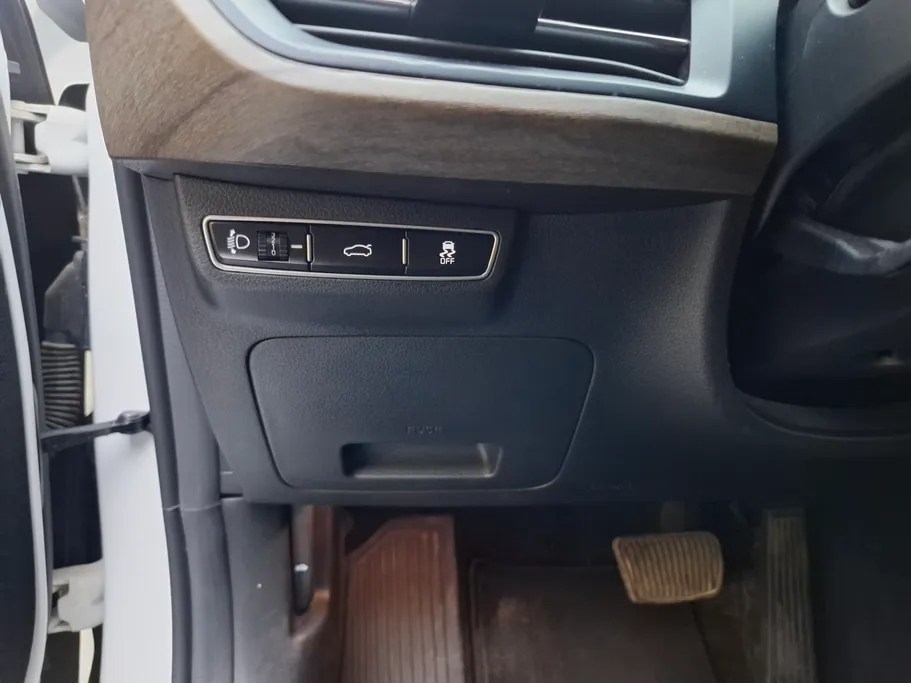 2022 Kia K8 EX 