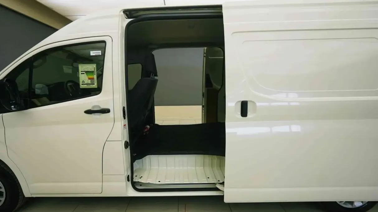2025 Toyota Haice بضاعة سقف عالي 