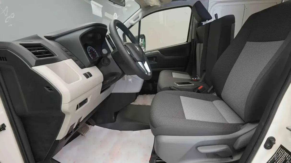 2025 Toyota Haice بضاعة سقف عالي 