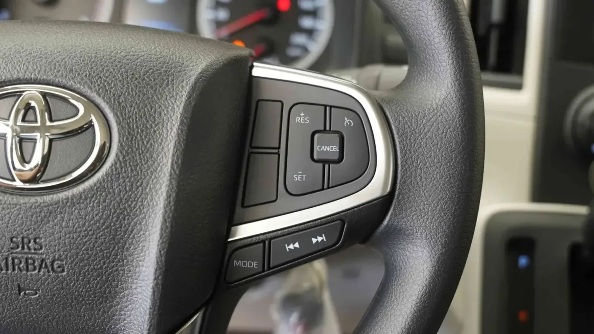 2025 Toyota Haice بضاعة سقف عالي 