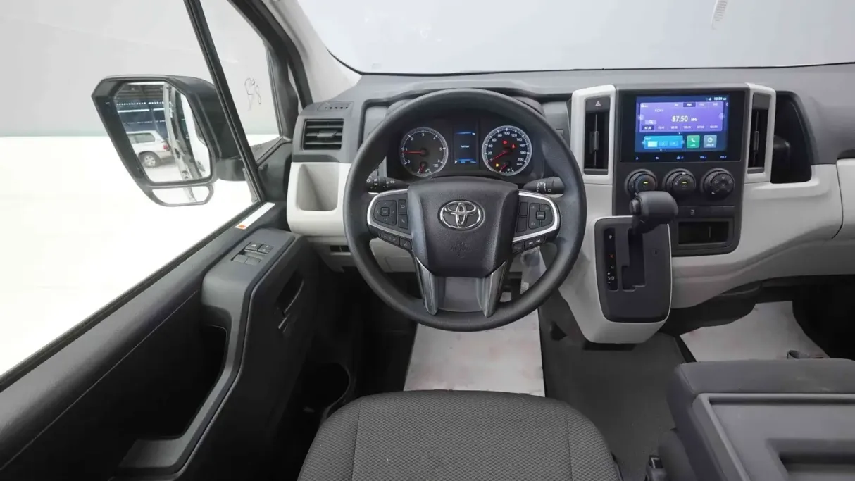 2025 Toyota Haice بضاعة سقف عالي 