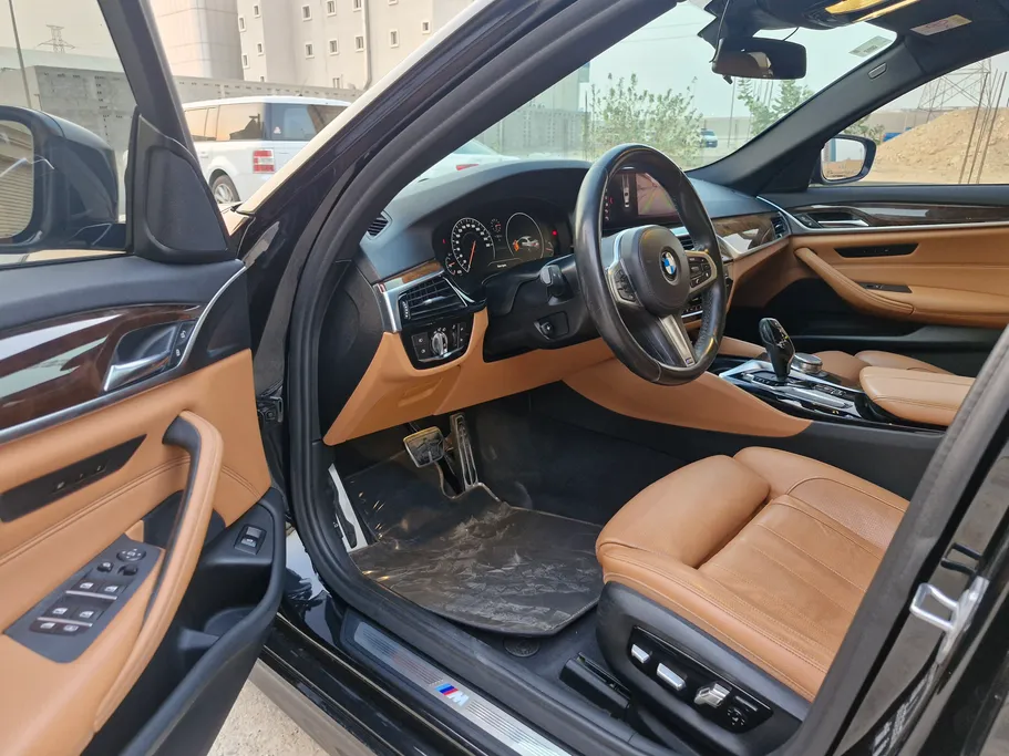 بي ام دبليو الفئة الخامسة 520i 2019 