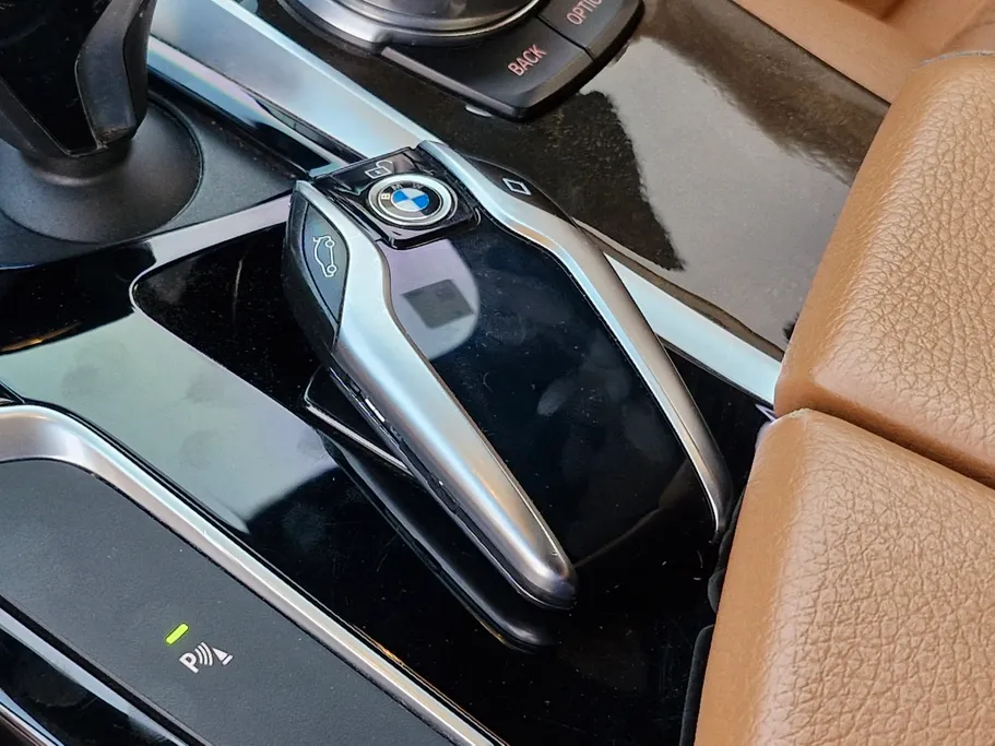 بي ام دبليو الفئة الخامسة 520i 2019 