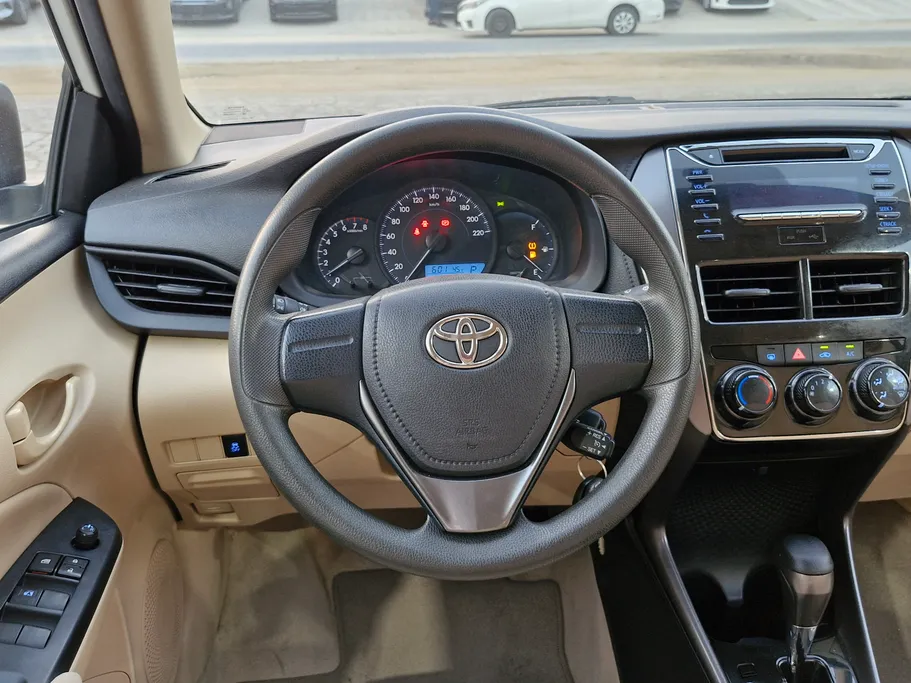2022 Toyota Yaris  Y 