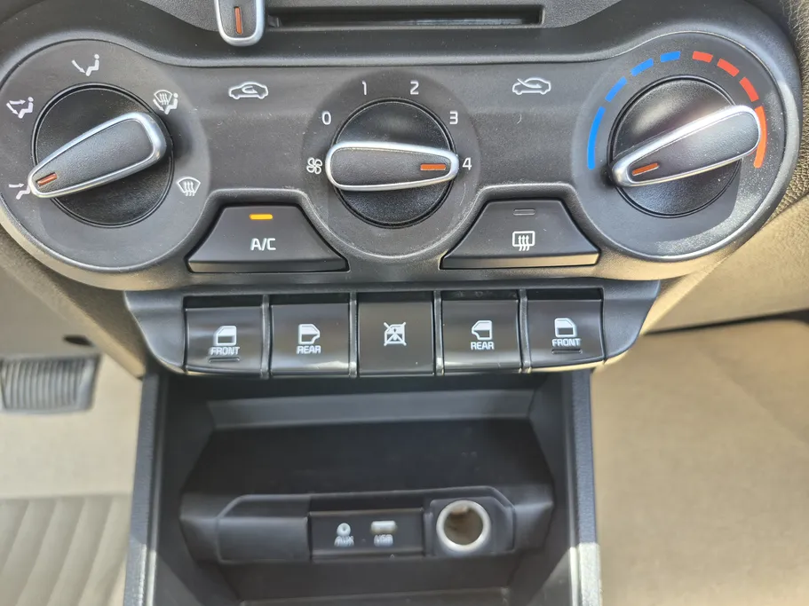 2023 Kia Pegas LX 