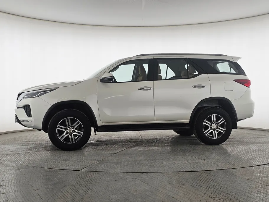 2021 تويوتا Fortuner VX1 