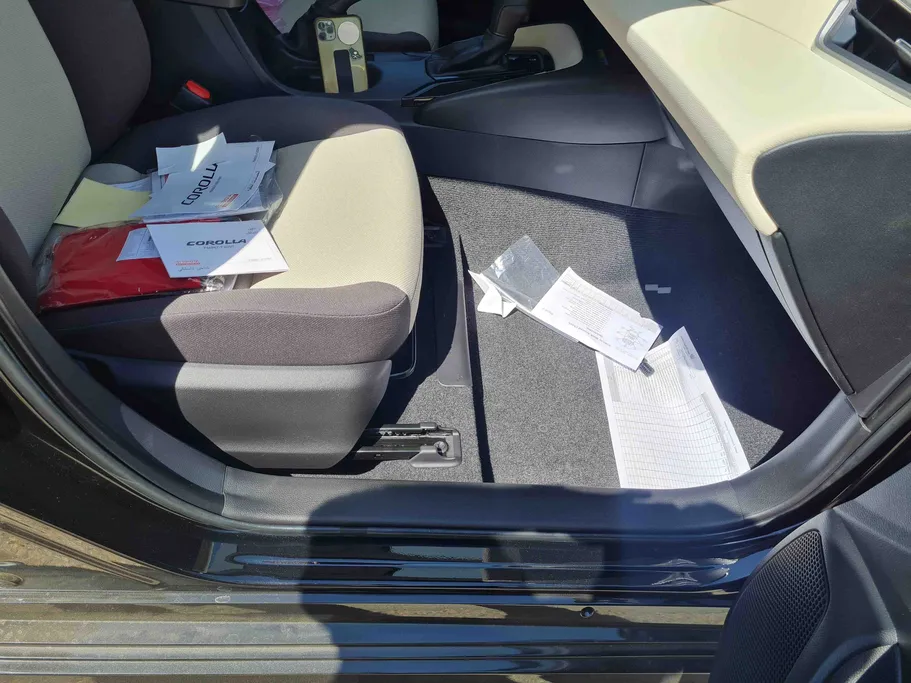 2025 Toyota Corolla XLI Executive Moonroof 