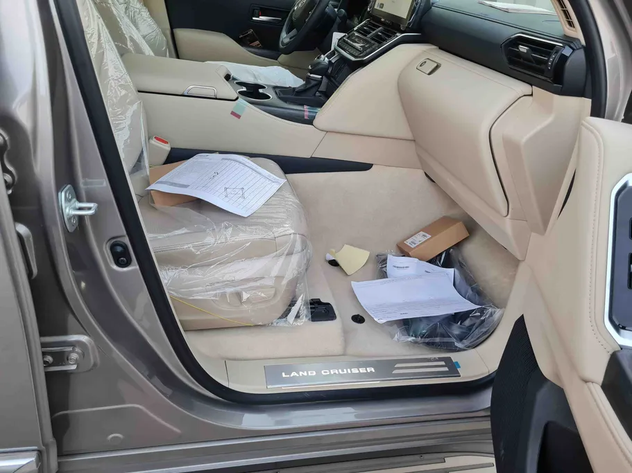 تويوتا لاندكروزر VXR 2025 