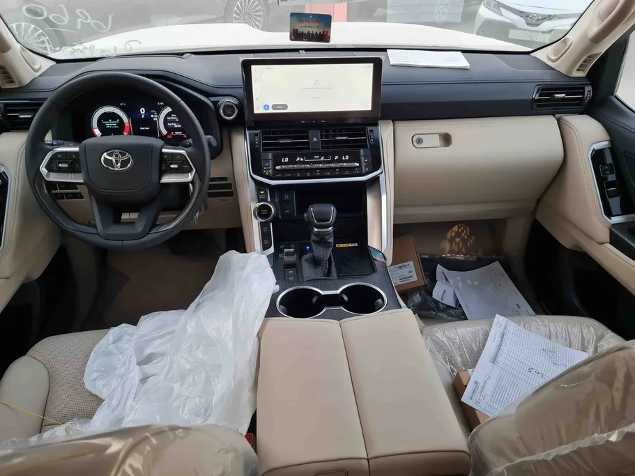 تويوتا لاندكروزر VXR 2025 